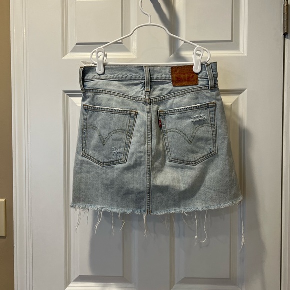 Levi’s Denim Mini Skirt / Size 26 - Picture 5 of 7